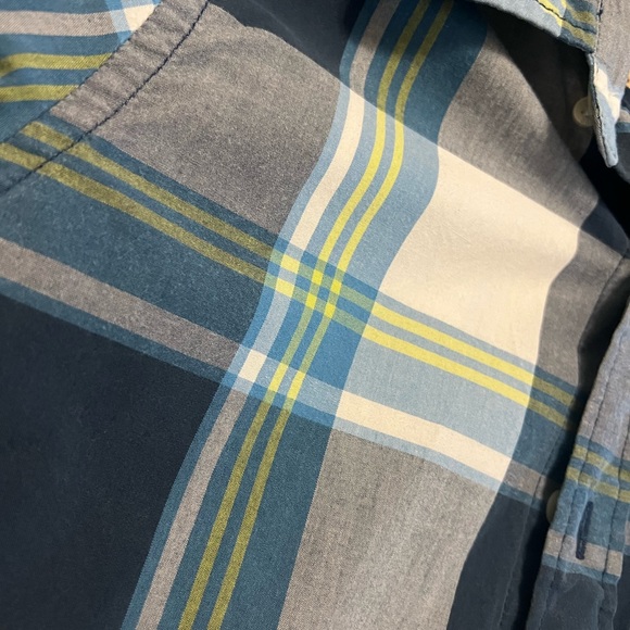 (2/$10) Hollister men’s button shirt - Picture 4 of 5